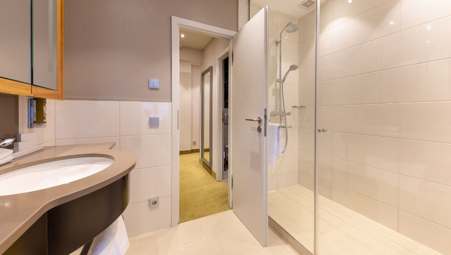 Bathroom 5, Hotel Jagdschloss Kranichstein, Darmstadt