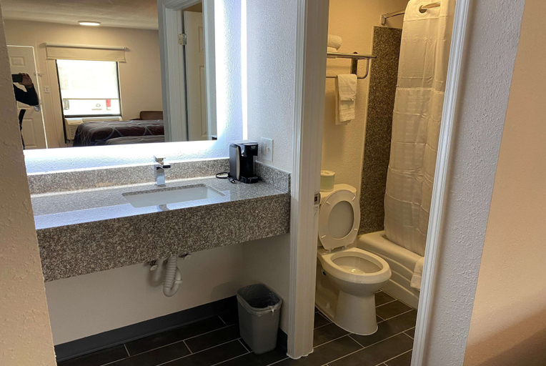 Bathroom 4, Super 8 by Wyndham Marietta/West/Atl Area, Cobb