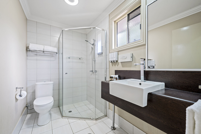 Bathroom 5, Ambassador on Ruthven, Toowoomba - North-West