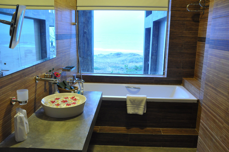 Bathroom 4, Laya Safari, Thissamaharama