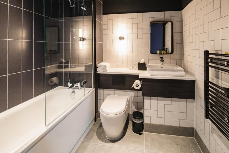 Bathroom 4, Ropewalks Hotel, Sefton