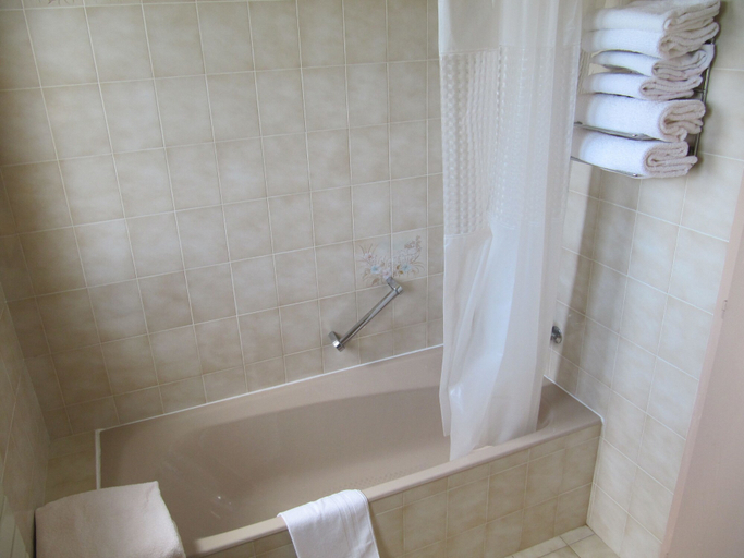 Bathroom 3, Citotel L'echo Des Montagnes, Haute-Savoie
