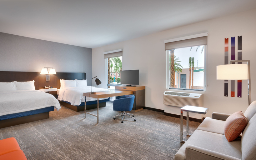 Bedroom 2, Hampton Inn & Suites Anaheim Resort Convention Center, Orange