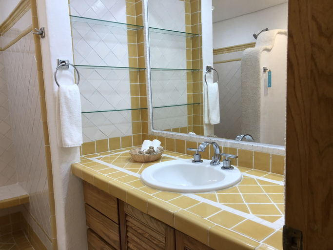 Bathroom, Las Villas Akumal 2B-11 by SkyRun, Cozumel