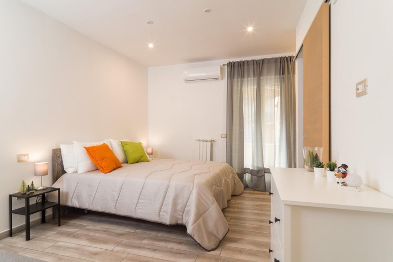 Bedroom 4, Giù Al Centro, Napoli