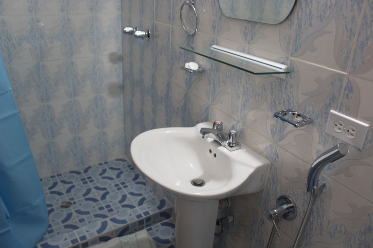 Bathroom 4, Hotel y Restaurante Valle Verde, Antón