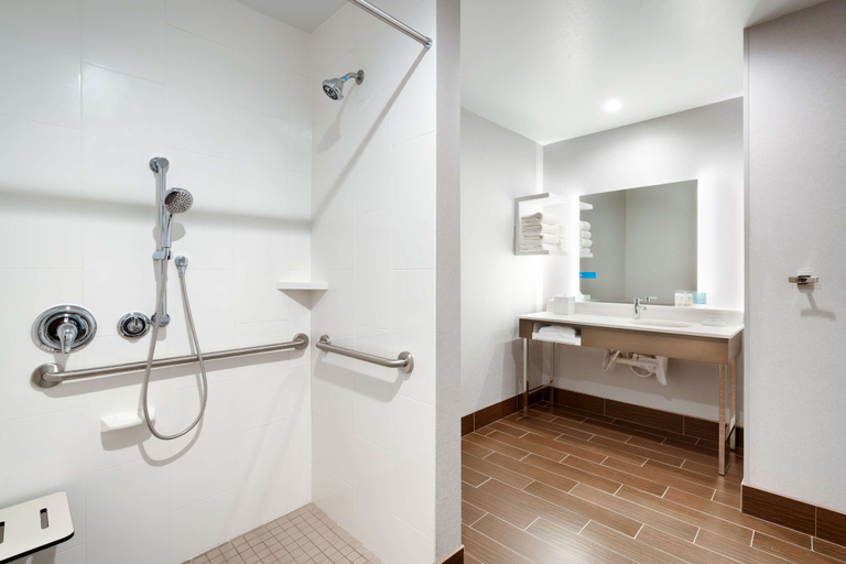 Bathroom 3, Hampton Inn & Suites Anaheim Resort Convention Center, Orange