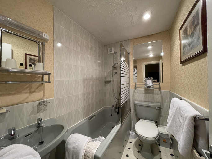 Bathroom 3, White Court Llandudno, Conwy
