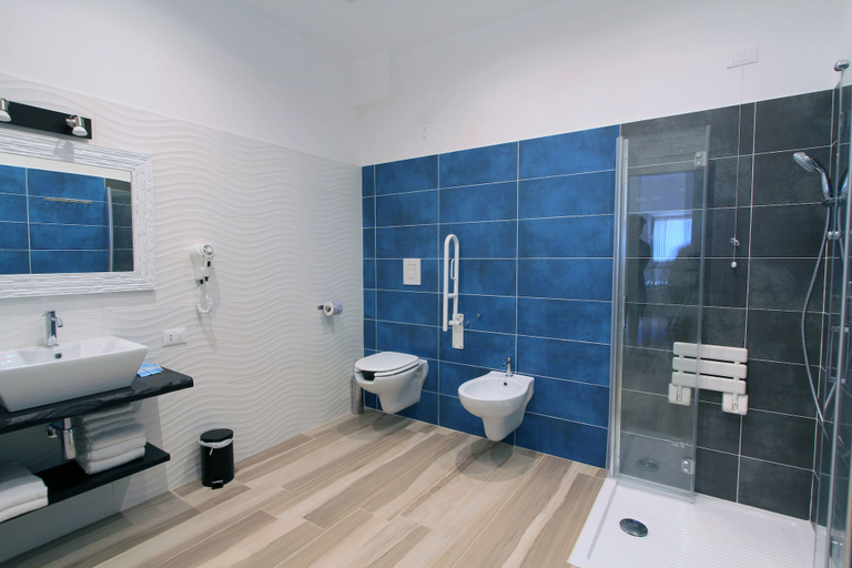 Bathroom 5, Hotel Rio Claro, Latina