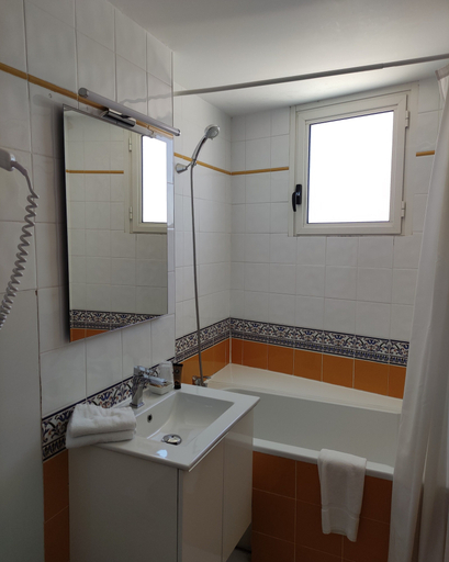Bathroom 5, L'Abrivado, Bouches-du-Rhône