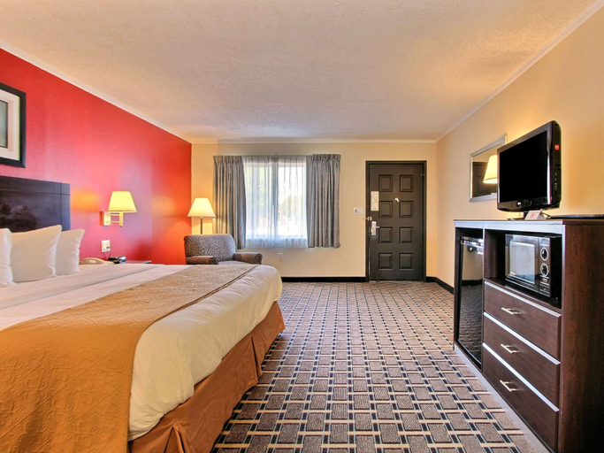 Bedroom 3, Quality Inn & Suites Millville, Cumberland
