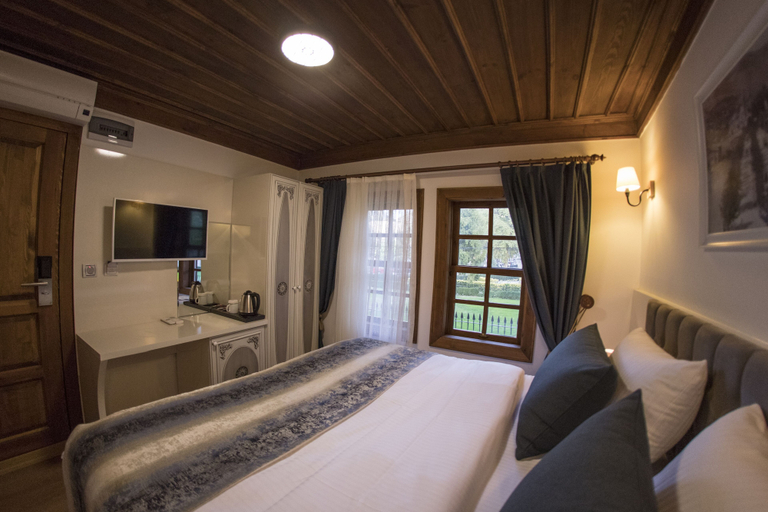 Bedroom 2, Bayezid Han Konak, Merkez