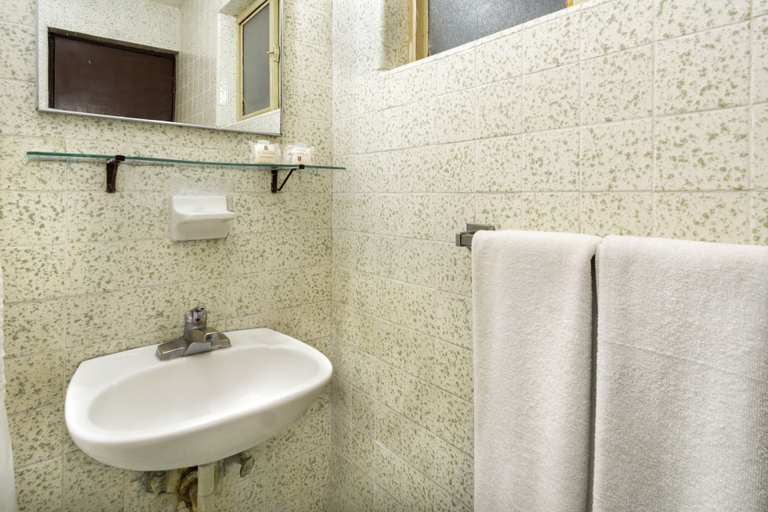 Bathroom 4, Hotel Premier, Saltillo