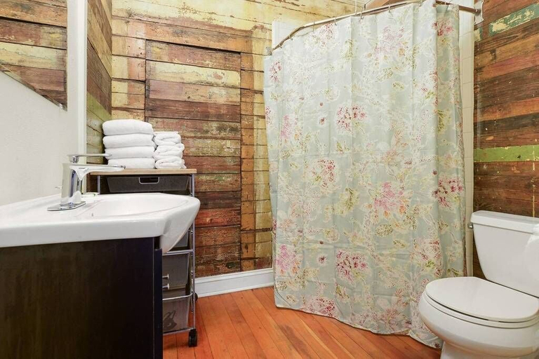Bathroom 3, Montgomery Apartments on Magazine Street, Orleans