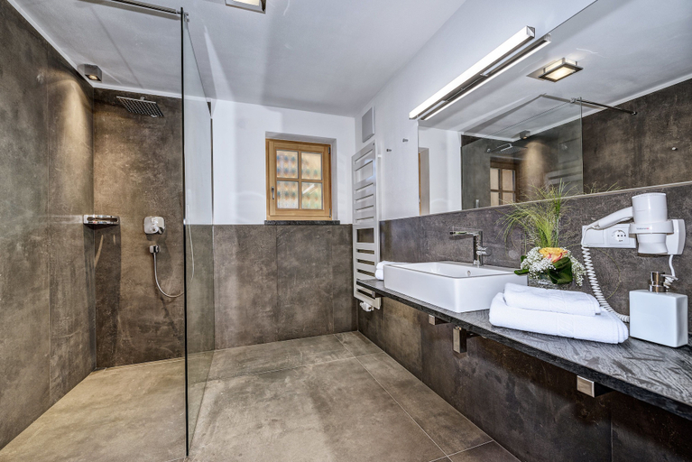 Bathroom 5, Alpine Nature Hotel Stoll, Bolzano