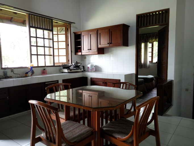 Dining Room 10