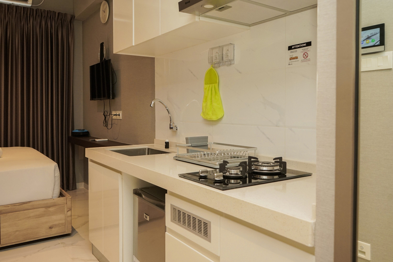 Others 2, Nice and Warm Studio at Sky House BSD Apartment By Travelio, South Tangerang