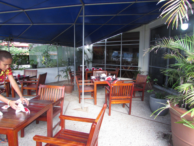 Food & Drinks 5, De Vos on the Park, Rewa