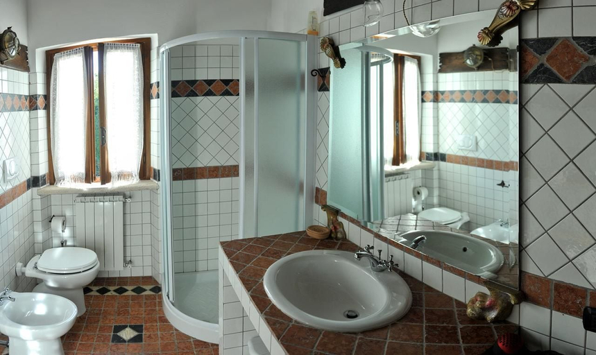 Bathroom, Casale L'Antica Mola, Rome