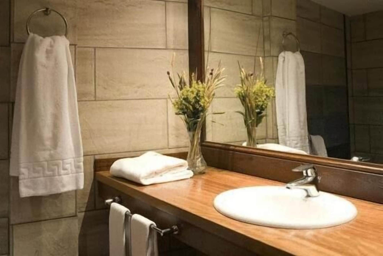 Bathroom 4, Hotel Hospital de Benasque, Huesca