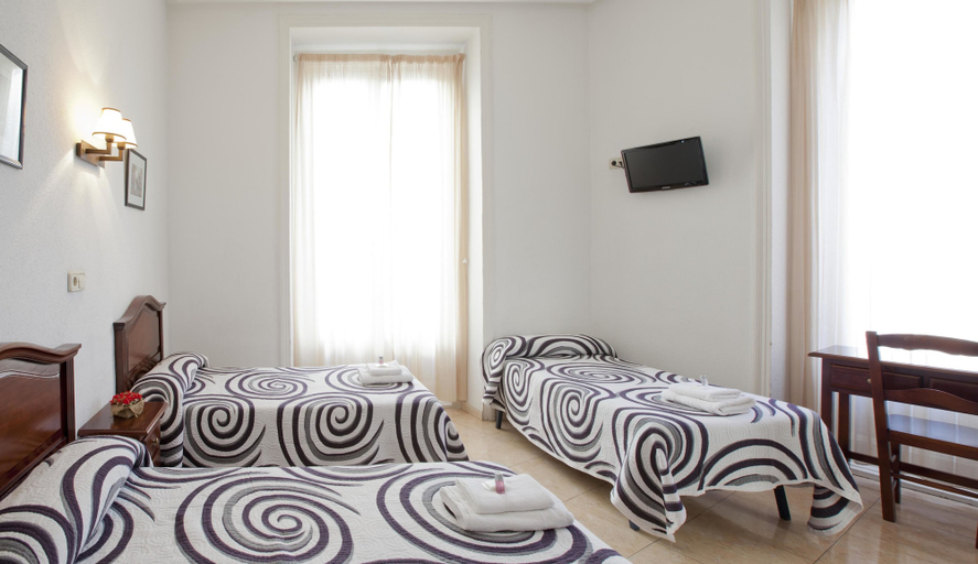 Others 4, Hostal Condestable, Madrid