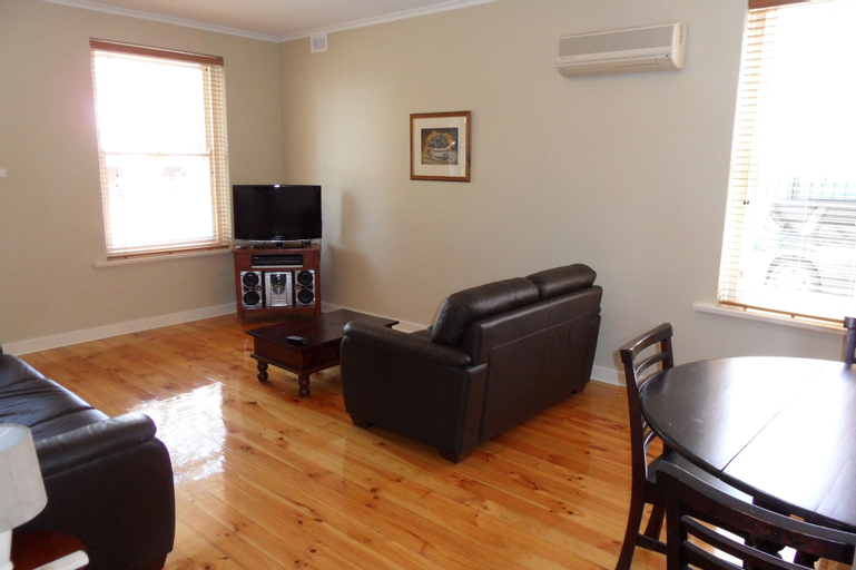 Others 4, Warwick Apartment, Adelaide