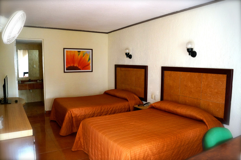 Bedroom 3, Hotel & Suites Villa del Sol, Morelia