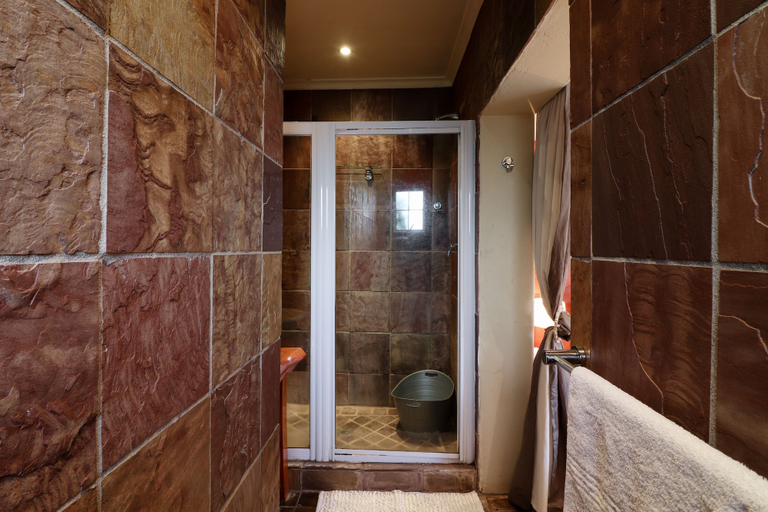 Bathroom 4, Awali Lodge, City of Cape Town