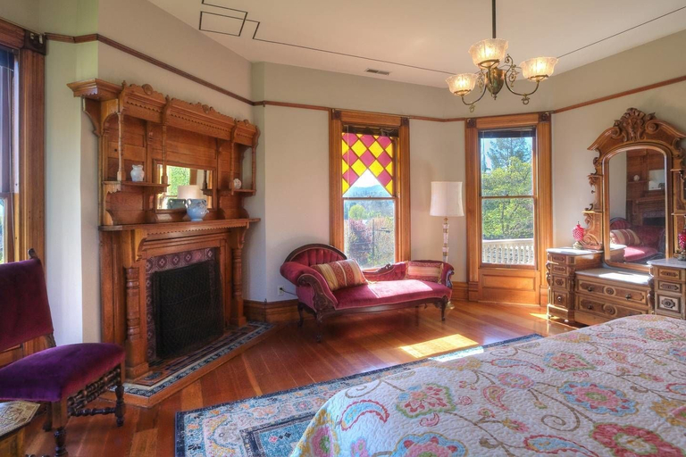 Others 4, Jacksonville's Historic Nunan House, Jackson