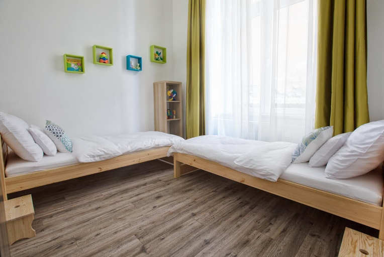 Bedroom 3, Budapest Passage 1, Budapesti