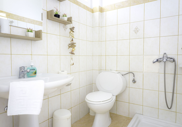 Bathroom 5, Cubaneros Holiday Inn, Ionian Islands