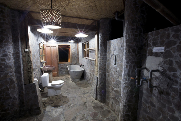 Bathroom 3, Pondok Pitaya Hotel, Surfing & Yoga, Tabanan