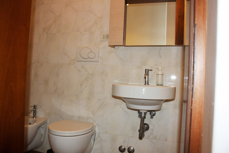 Bathroom 4, Mario Apartment 5012, Venezia