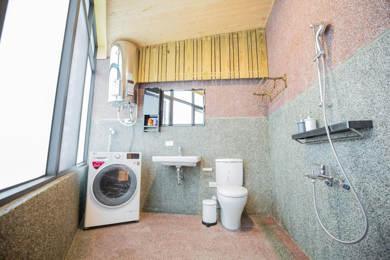 Bathroom 4, Lost Circle, Tainan