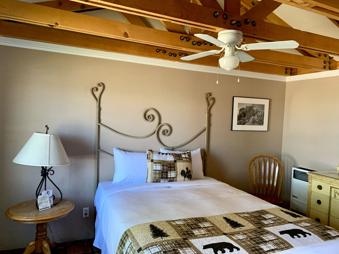 Bedroom 2, Tioga Lodge At Mono Lake, Mono