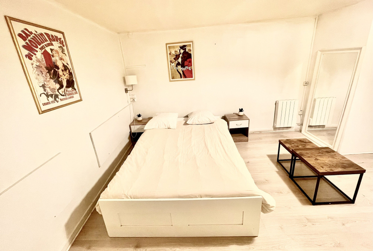 Bedroom 3, Le Globe, Paris