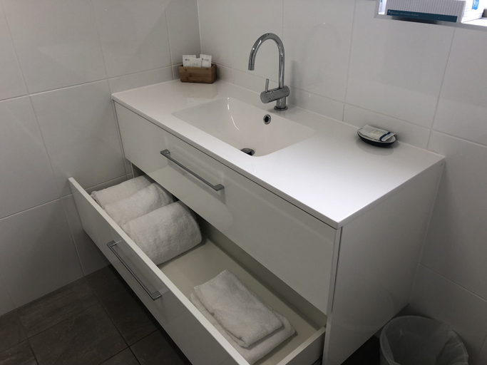 Bathroom 4, Comfort Inn on Main Hervey Bay, Hervey Bay - Pt A