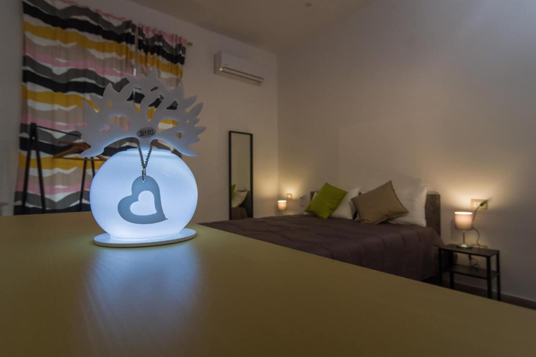 Bedroom 3, Giù Al Centro, Napoli