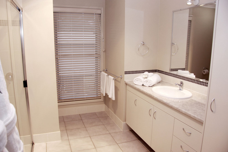 Bathroom 3, Yabbaloumba Retreat, Caloundra - Hinterland