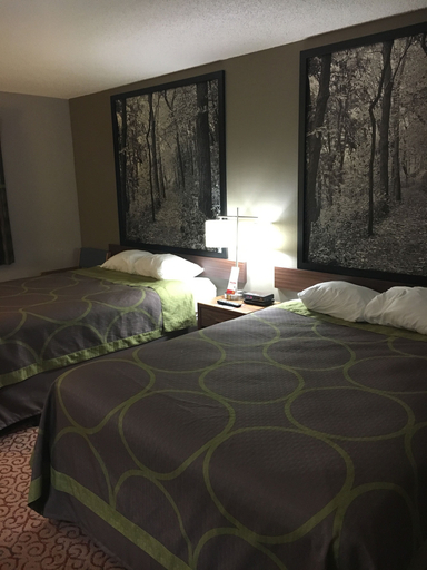 Bedroom 3, Super 8 by Wyndham Pella, Marion