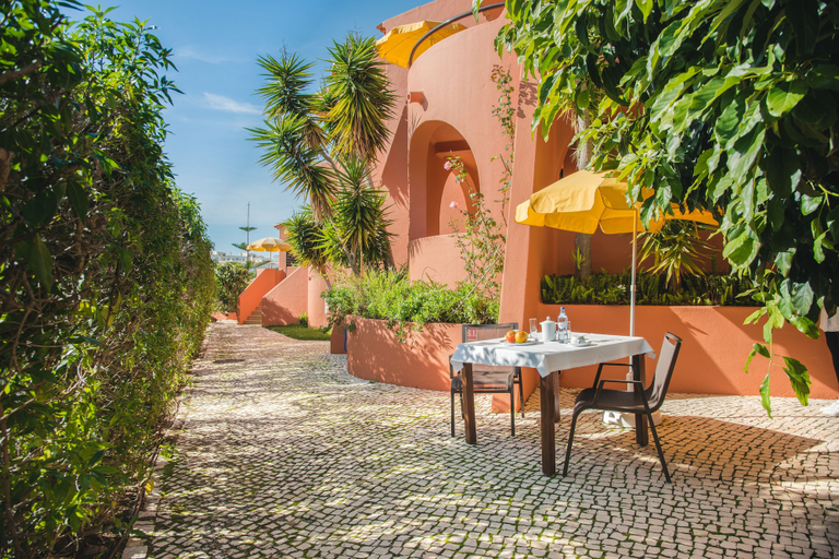 Others 5, Villa Mar Azul, Lagos