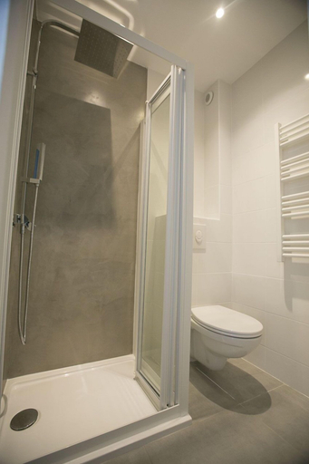 Bathroom 3, Hotel & Appartements Le Grand Large bord de mer, Hérault