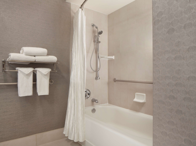 Bathroom 5, DoubleTree by Hilton El Paso Downtown, El Paso