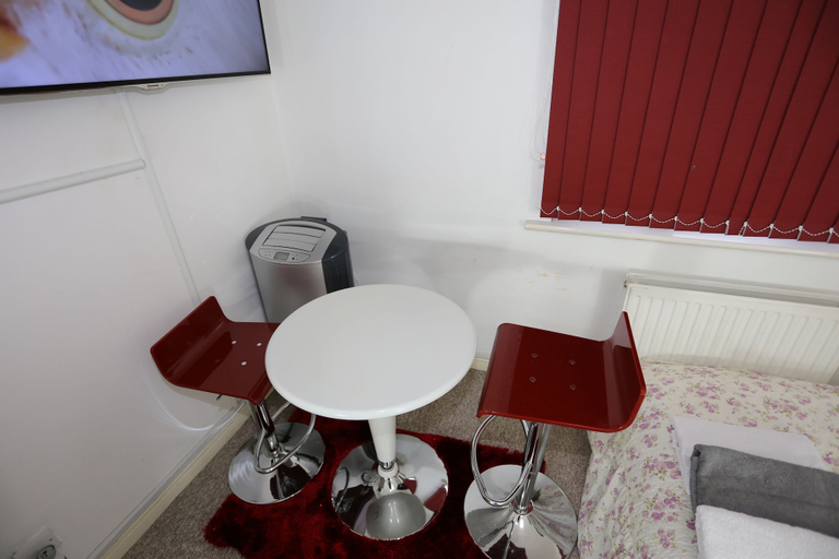 Others 5, Lovely Studio Apartments - Thamesmead, London