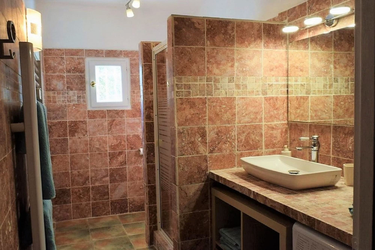 Bathroom 5, La Bastide des Amouriers, Vaucluse