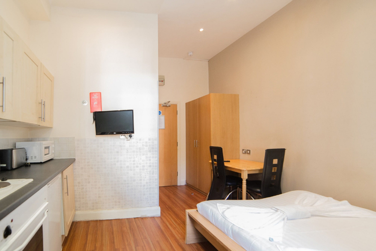 Bedroom 3, Imperial Court Studios, London