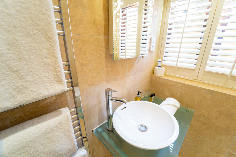 Bathroom 4, Brooks Guesthouse, Bath and North East Somerset