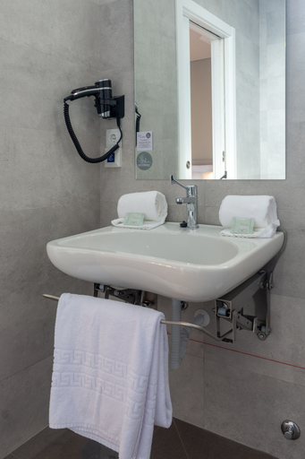 Bathroom 5, Meu Hotel Porto Gandra, Paredes