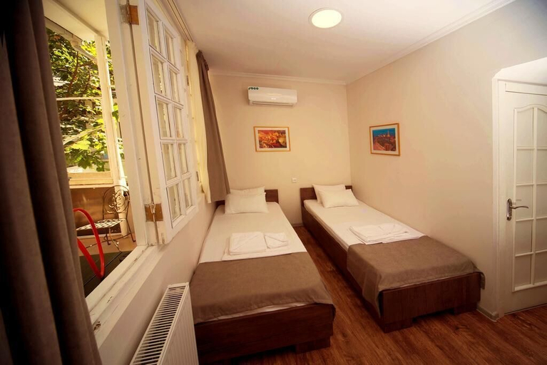 Bedroom 4, Bon Voyage, Tbilisi
