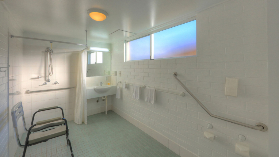Bathroom 3, The Vines Motel and Cottages, Stanthorpe